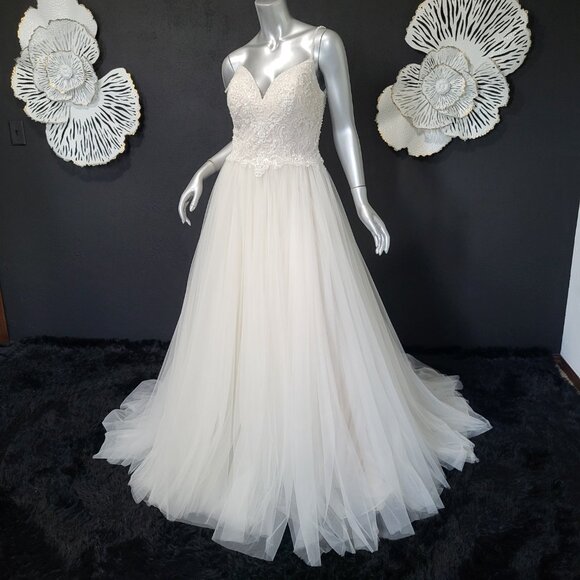 NWT~$2599~ALLURE BRIDAL~8/10~IVORY BEADED BALL GOWN FIT & FLARE WEDDING DRESS - Picture 4 of 16